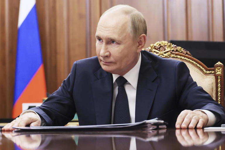 "Putin'in Gizli Kızı" Sessizliğini Bozdu: "Hayatımı Mahveden Adam" ve Doğum Belgesindeki Şok Ayrıntılar