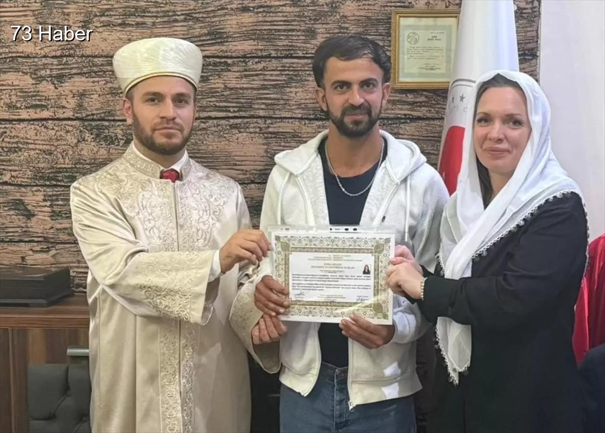 Şırnak'ın Uludere ilçesinde İsveçli Sara Madelen Engman, İslamiyet'i Seçti.