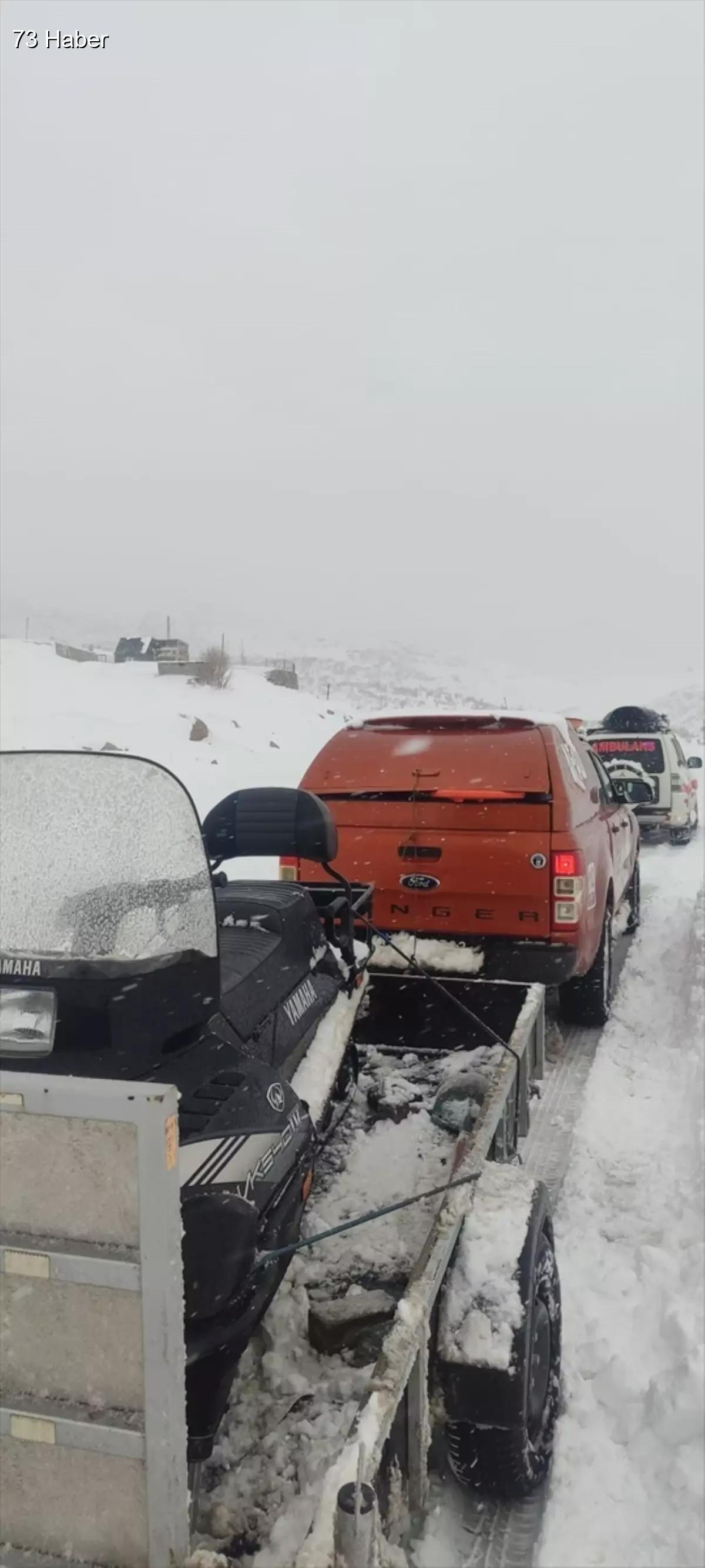 Şırnak'ta Şırnak&amp;apos;ta AFAD ekipleri beyin kanaması geçiren hastayı paletli araçla...