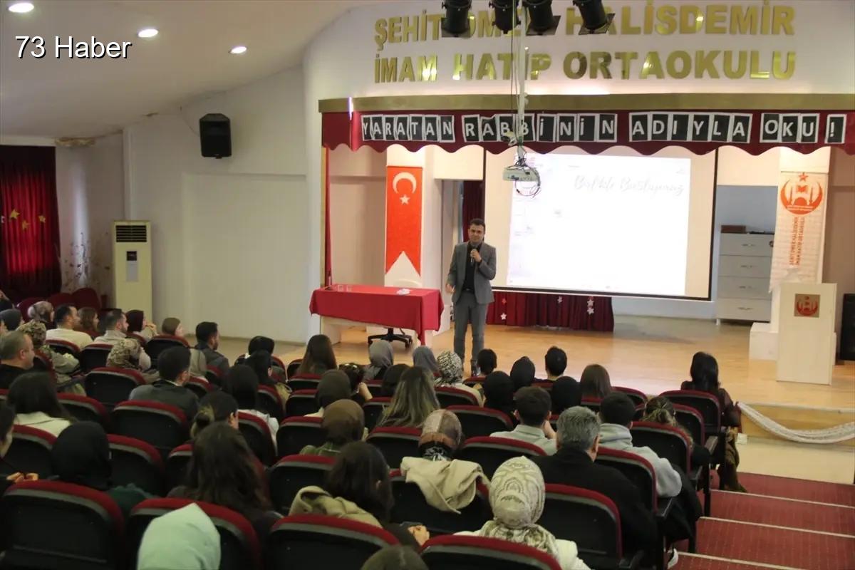 Şırnak'ın Cizre ilçesinde Cizre&amp;apos;de aday öğretmenlere uyum eğitimi