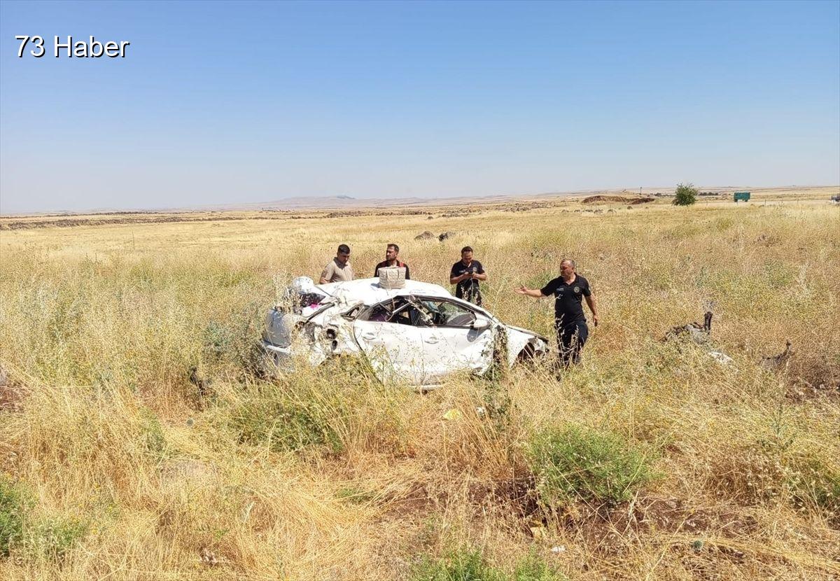 Şırnak'ın Cizre ilçesinde Şırnak&amp;apos;ta şarampole devrilen otomobildeki 1&amp;apos;i bebek 5...