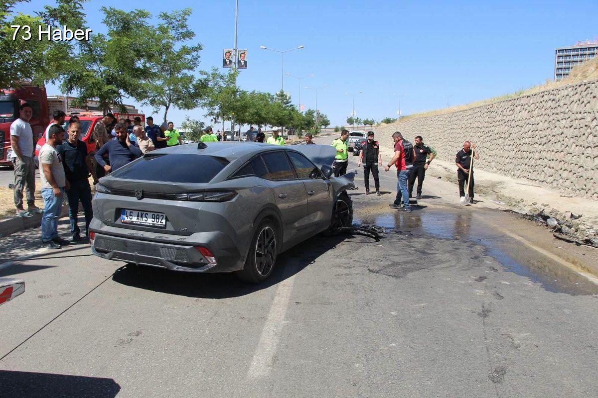 Şırnak'ta Şırnak&amp;apos;ta feci kaza: 1 ölü, 3 yaralı