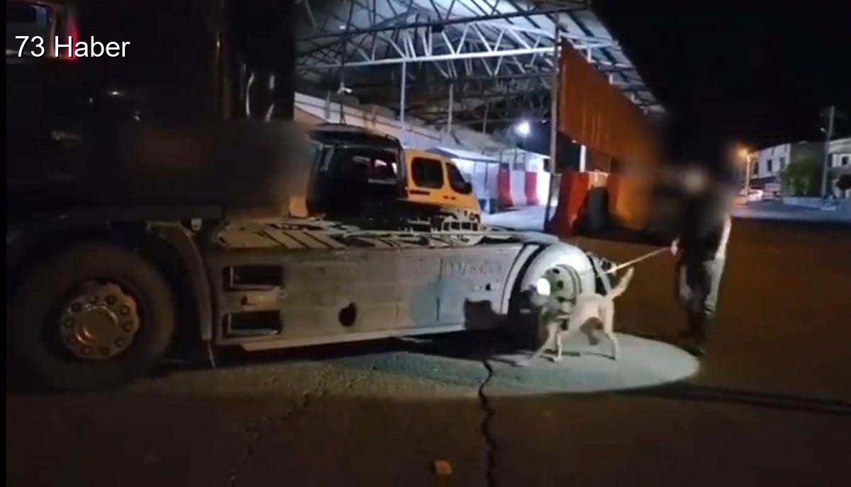 Şırnak'ta Şırnak&amp;apos;ta zehir yüklü tır uygulama noktasında yakalandı