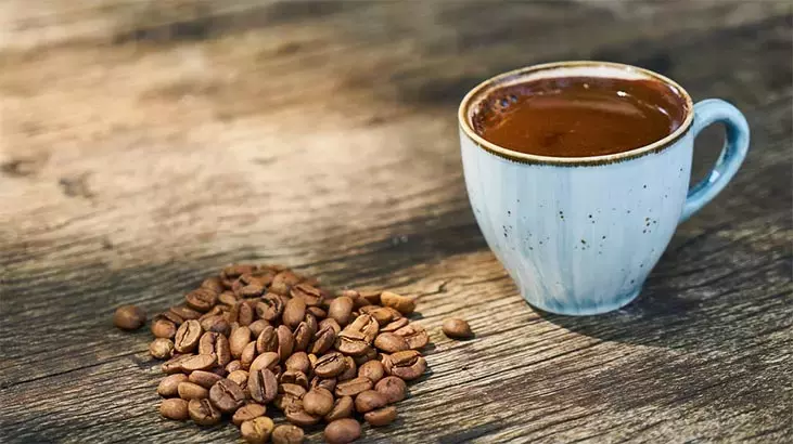 Rüyada Fal Baktırmak: Merak, Kararsızlık ve Geleceğe Dair İşaretler mi?