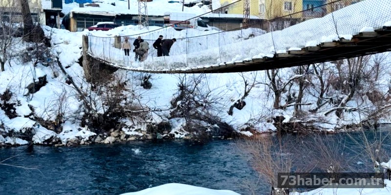 Şırnak'ta asma köprüde kar nöbeti