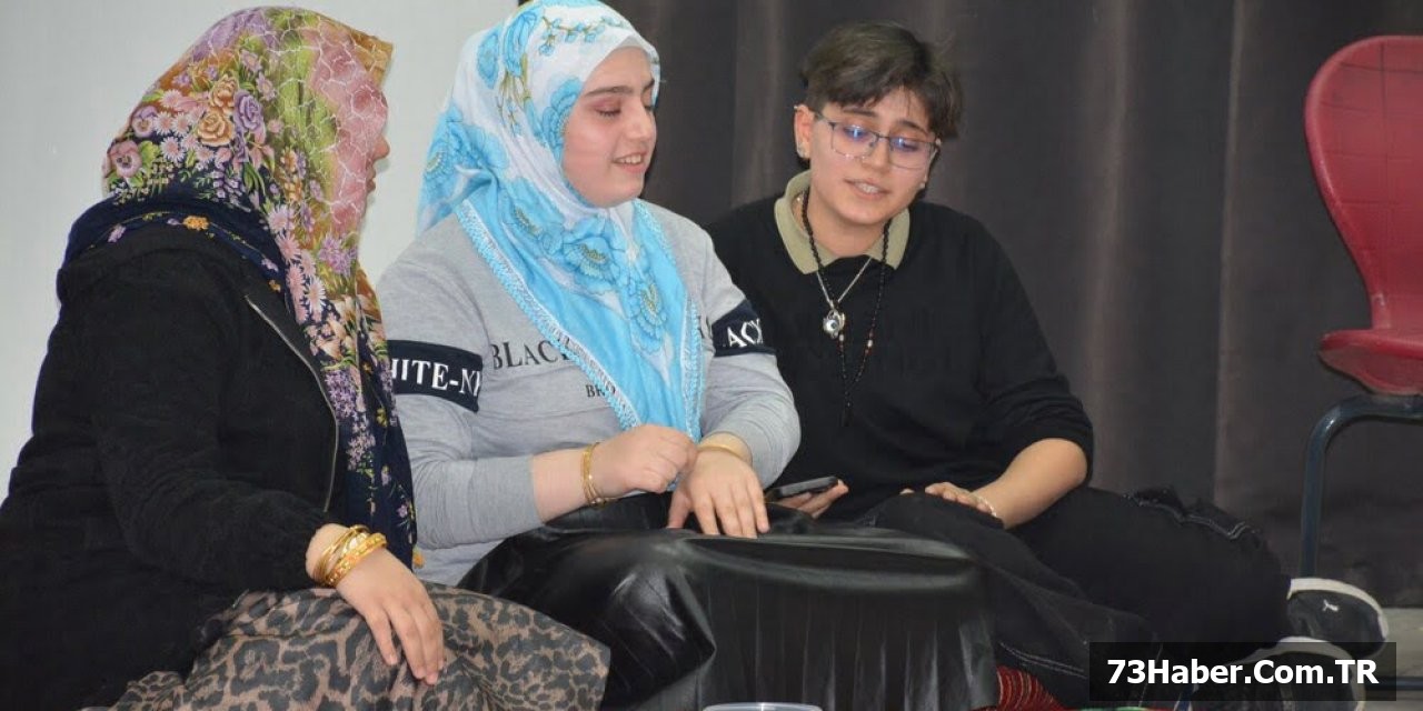 "Boş Sandalye" Sahne Aldı