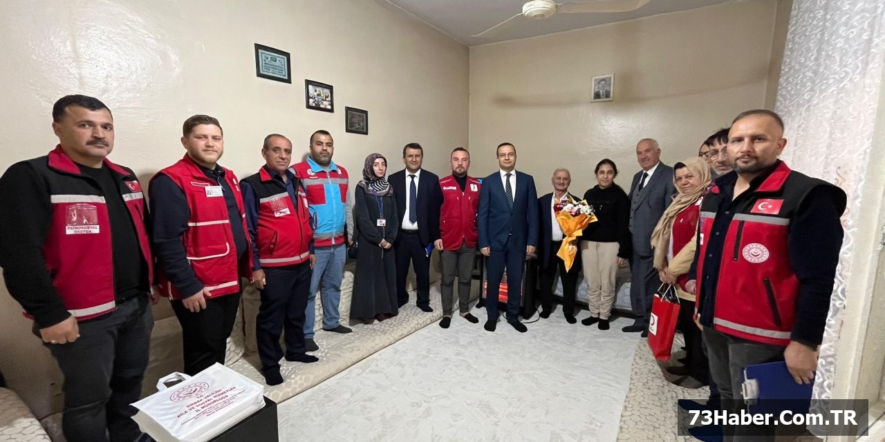 "Cizre'de Yaşlılarla Güler Yüzler"