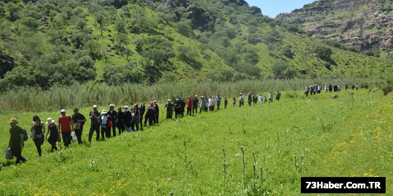 Şırnak'ta Öğretmenler Kanyonda Yürüdü