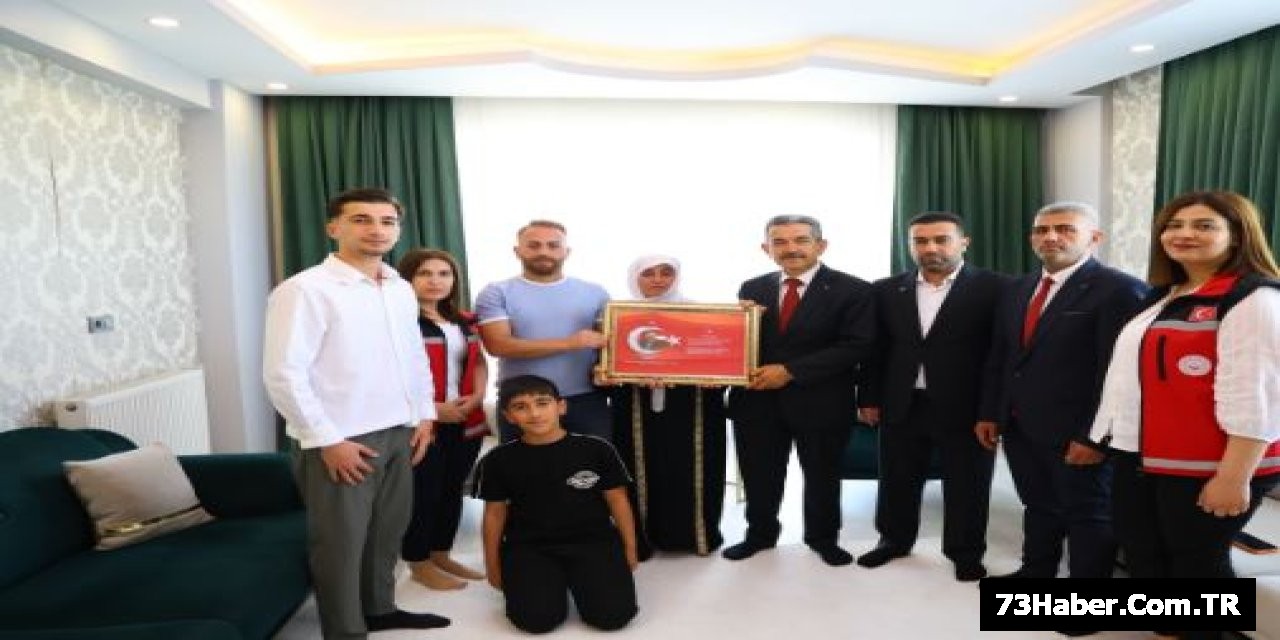 Vali Ekici Şehit Ailesini Ziyaret Etti