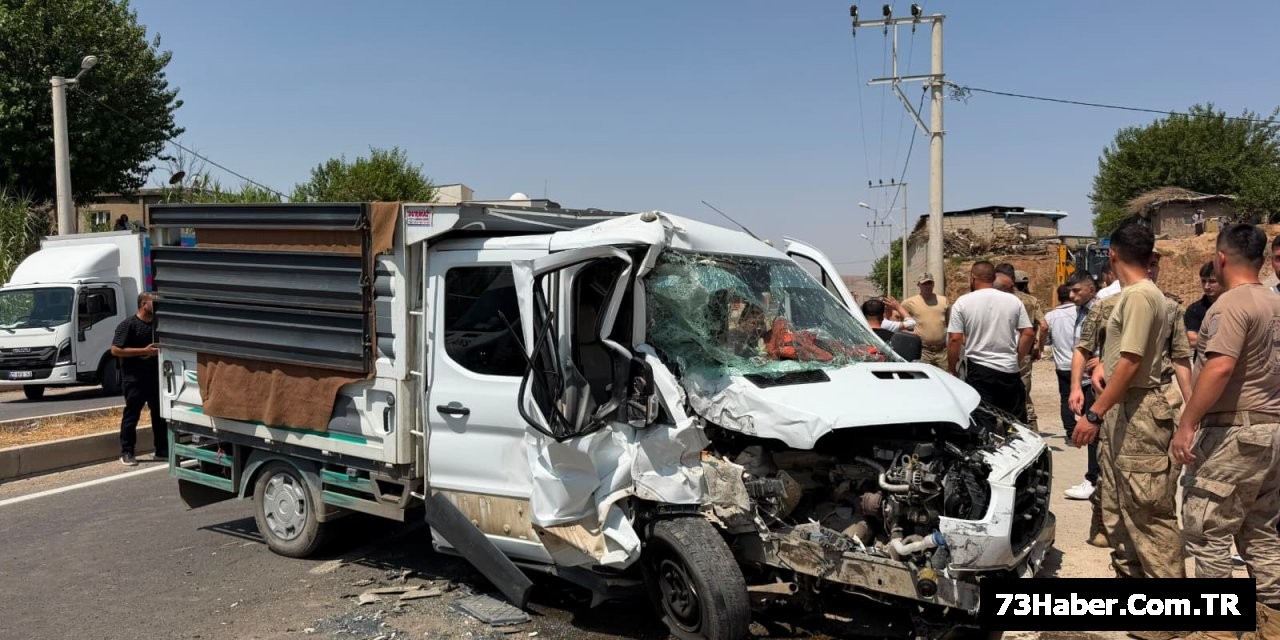 Cizre'de Kamyonet Kazi: 4 Yaralı