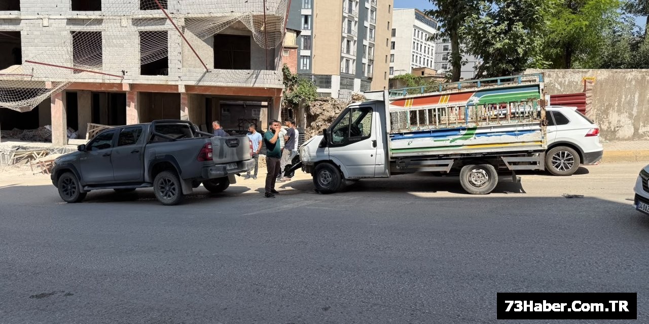 Şırnak'ta Çarpışma: 2 Araç Hasar Gördü